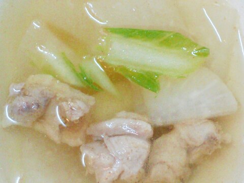 旨味引き立つ★大根と白菜と鶏モモ肉の和風スープ